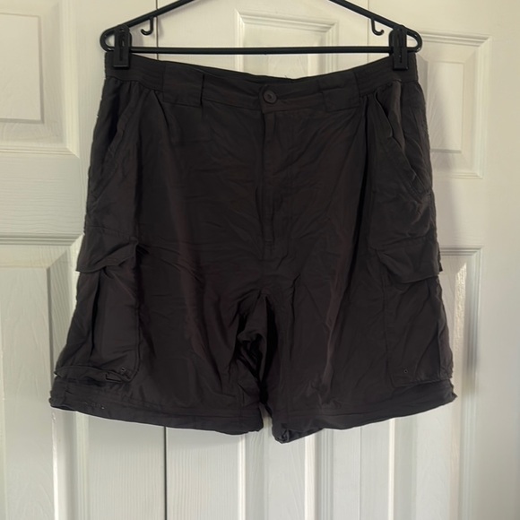 Columbia Charcoal Cargo Shorts with Classic Design - Picture 1 of 3